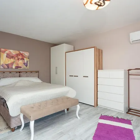 Villa Phellos - *